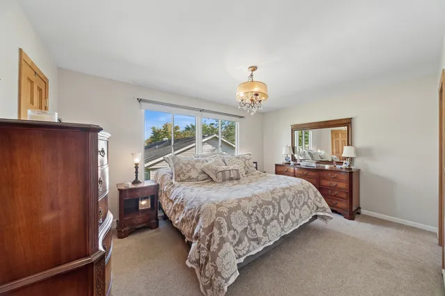 $430,900 | 700 Country Lane North, Roselle, IL 60172