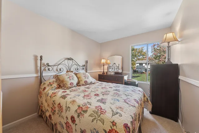 $430,900 | 700 Country Lane North, Roselle, IL 60172