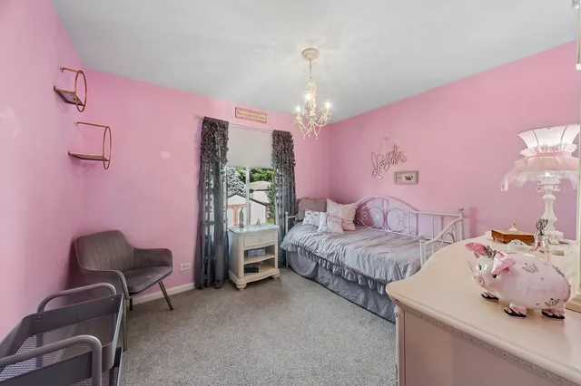 $430,900 | 700 Country Lane North, Roselle, IL 60172