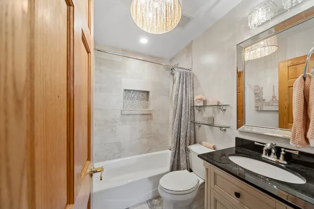 $430,900 | 700 Country Lane North, Roselle, IL 60172