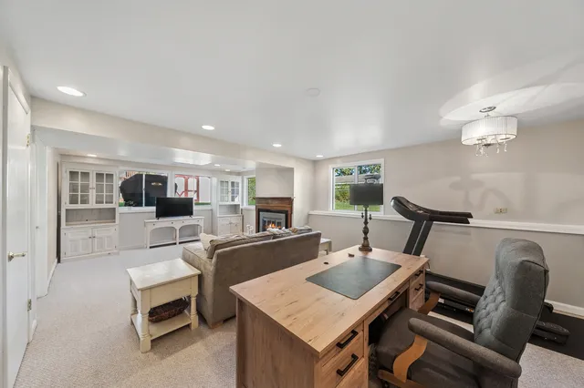 $430,900 | 700 Country Lane North, Roselle, IL 60172