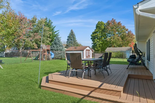 $430,900 | 700 Country Lane North, Roselle, IL 60172