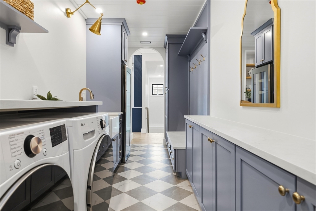 847 East 5th Street, Unit 2 Boston, MA 02127 - Photo 13 of 24 a utility room with dryer and washer