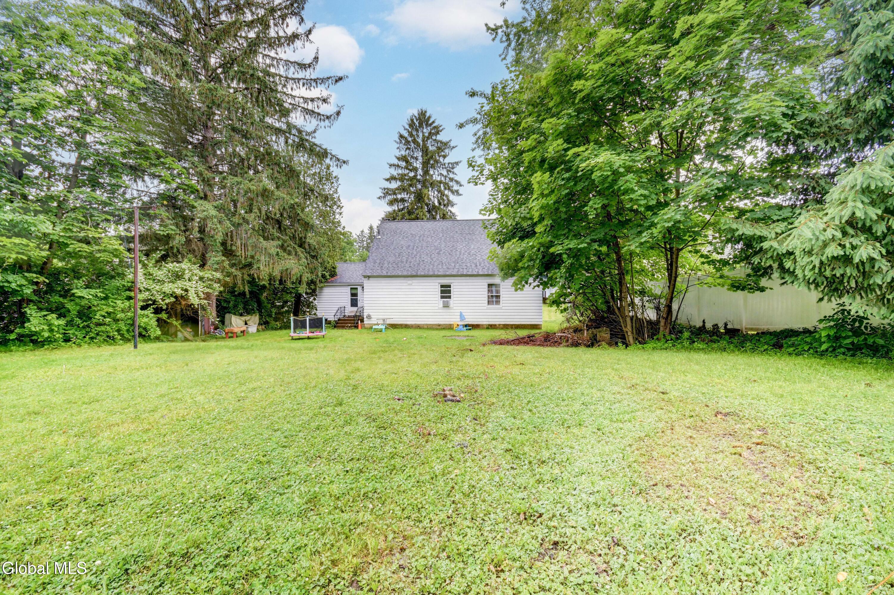 195 Northampton Road Amsterdam, NY 12010 - Photo 29 of 34 195 Northampton-41