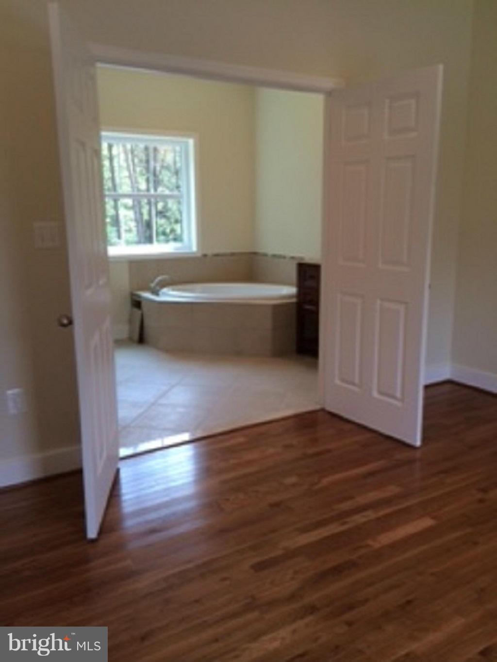 6833 Dyer Court Springfield, VA 22150 - Photo 15 of 29 Bath (Master)