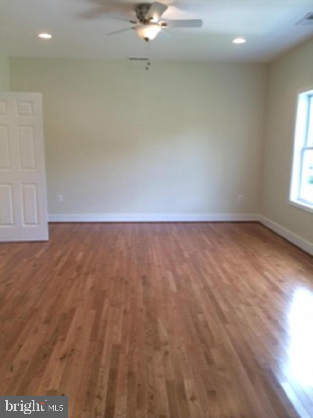 6833 Dyer Court Springfield, VA 22150 - Photo 16 of 29 Bedroom (Master)