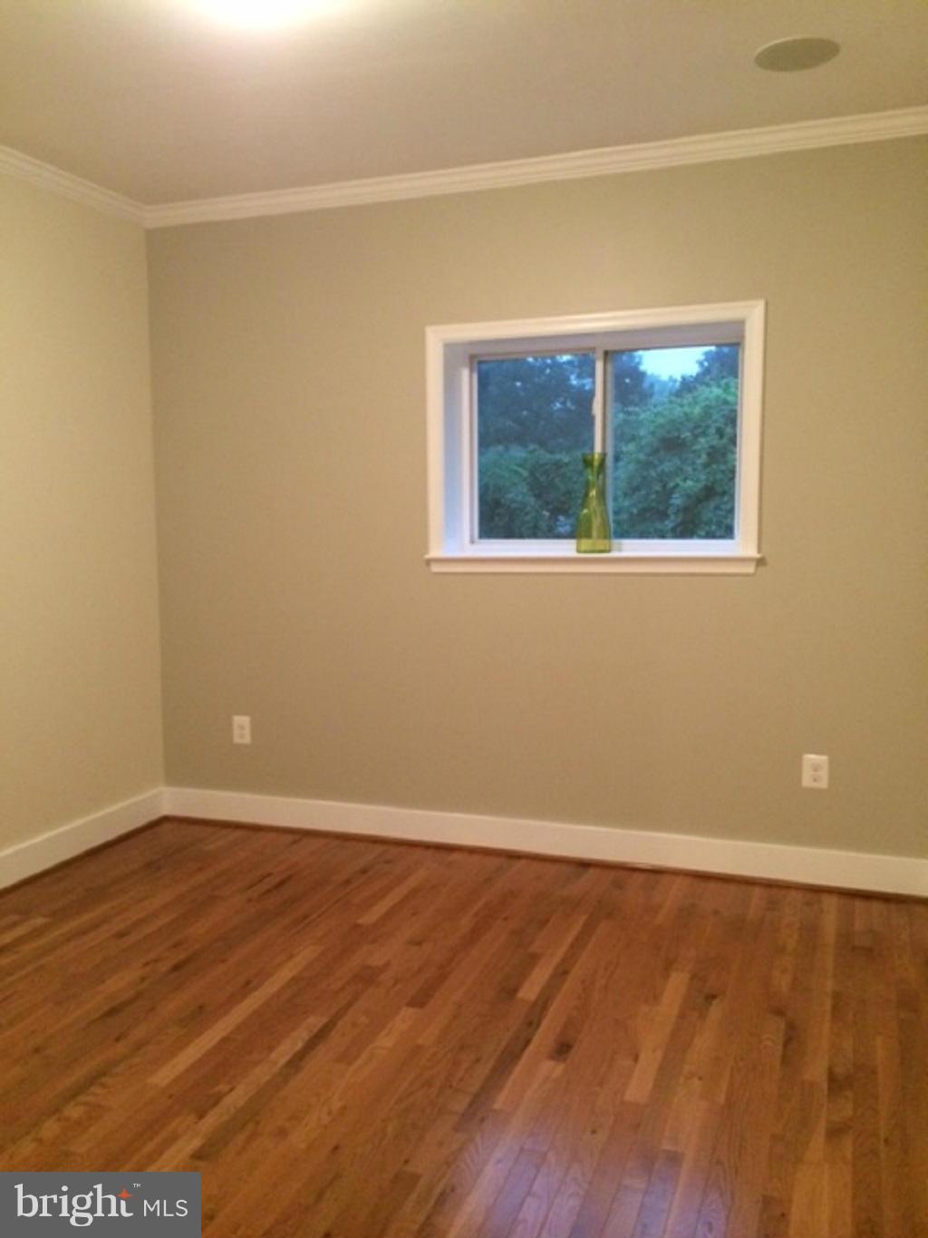 6833 Dyer Court Springfield, VA 22150 - Photo 19 of 29 Living Room