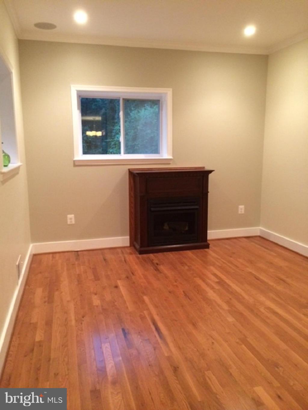 6833 Dyer Court Springfield, VA 22150 - Photo 22 of 29 Family Room