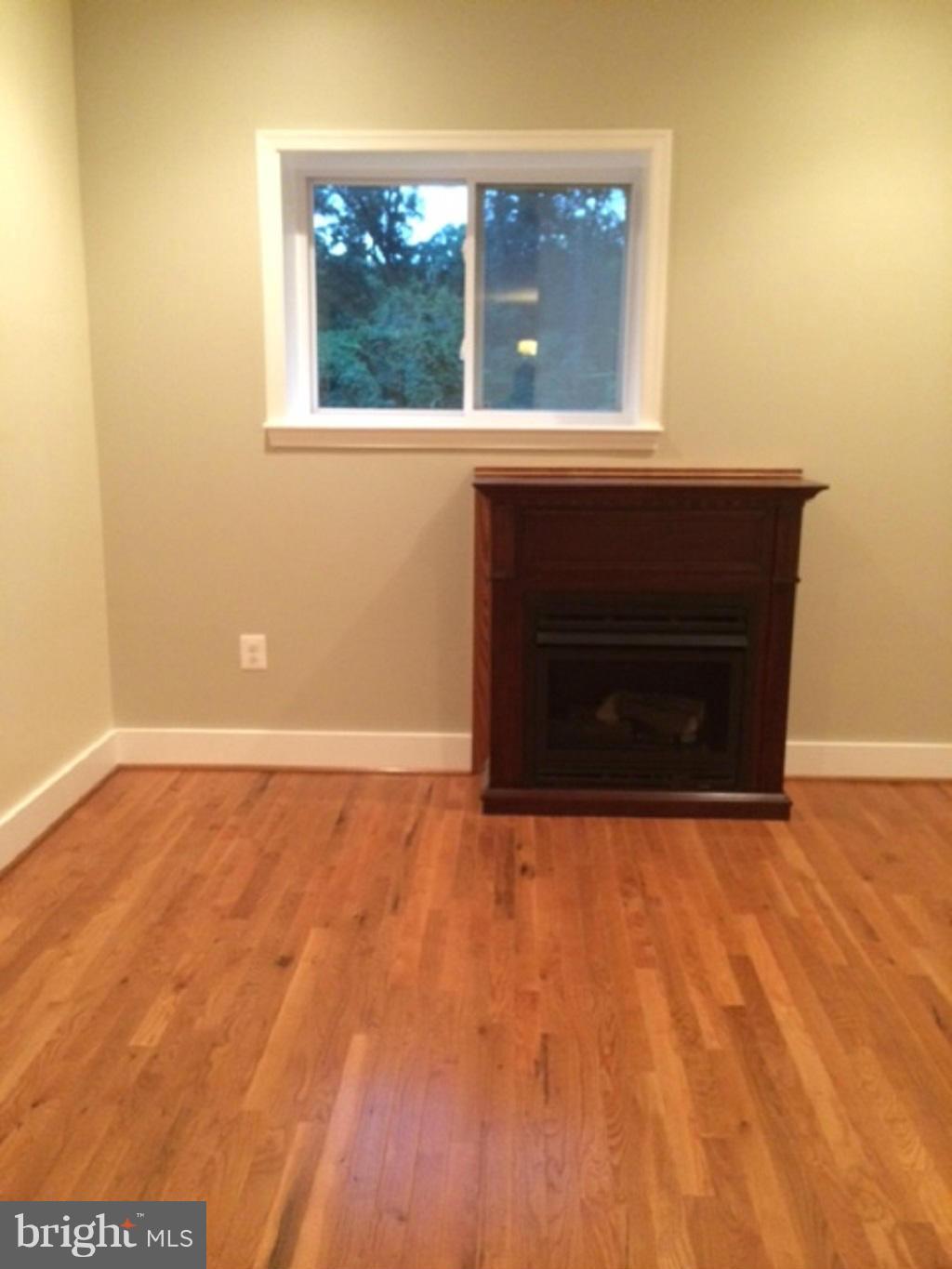 6833 Dyer Court Springfield, VA 22150 - Photo 24 of 29 Family Room