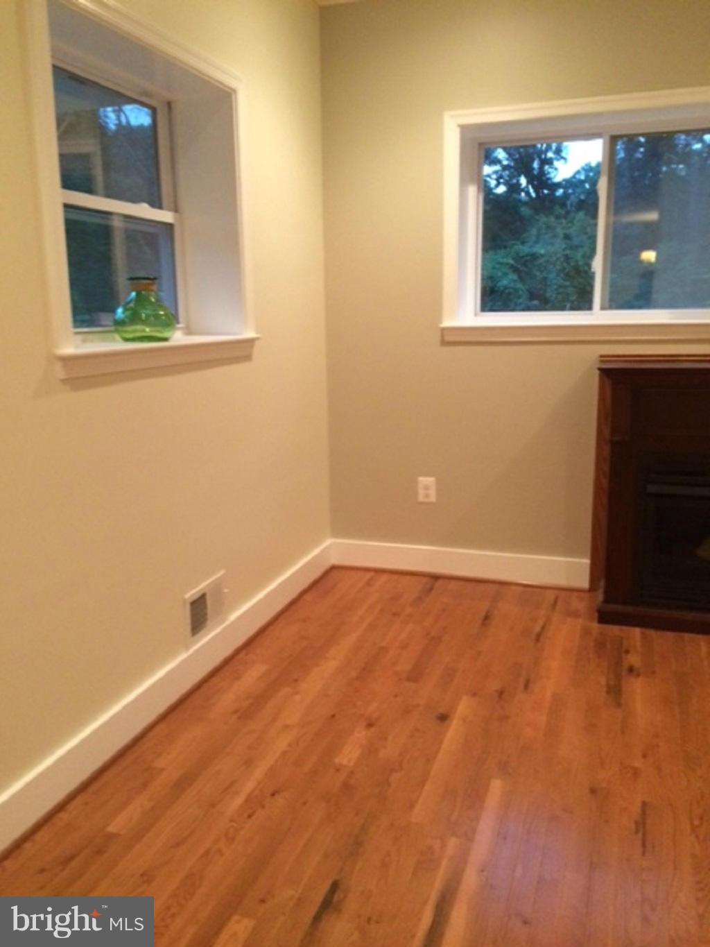 6833 Dyer Court Springfield, VA 22150 - Photo 25 of 29 Family Room