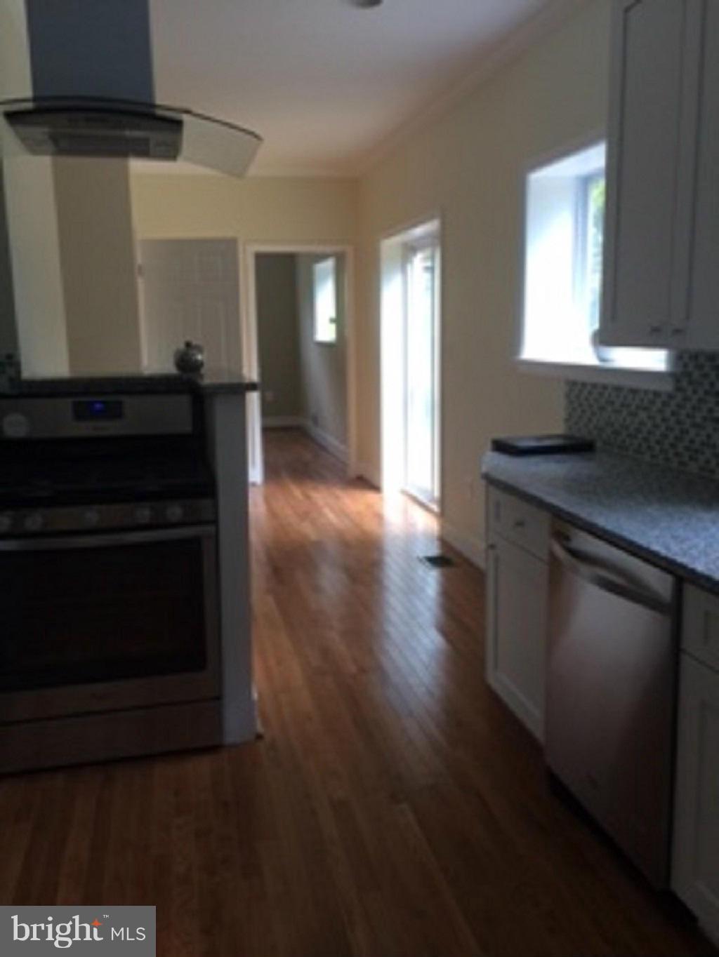 6833 Dyer Court Springfield, VA 22150 - Photo 5 of 29 Kitchen