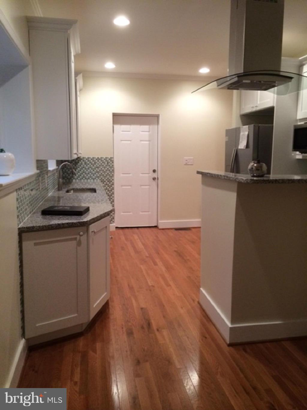 6833 Dyer Court Springfield, VA 22150 - Photo 7 of 29 Kitchen