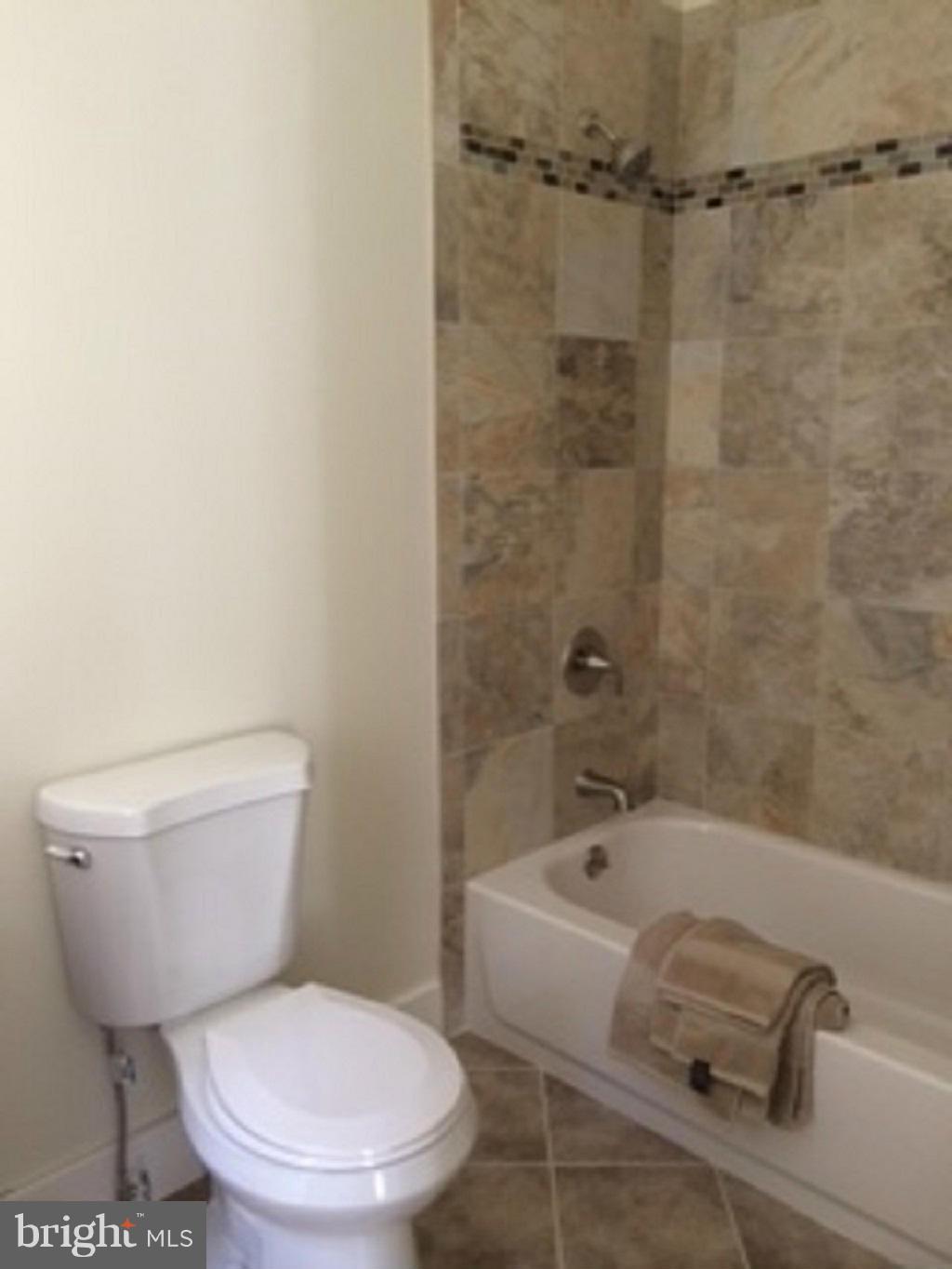 6833 Dyer Court Springfield, VA 22150 - Photo 9 of 29 Bath