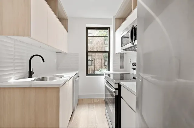 $300,000 | 78-86 Thayer Street, Unit 2C | Washington Heights