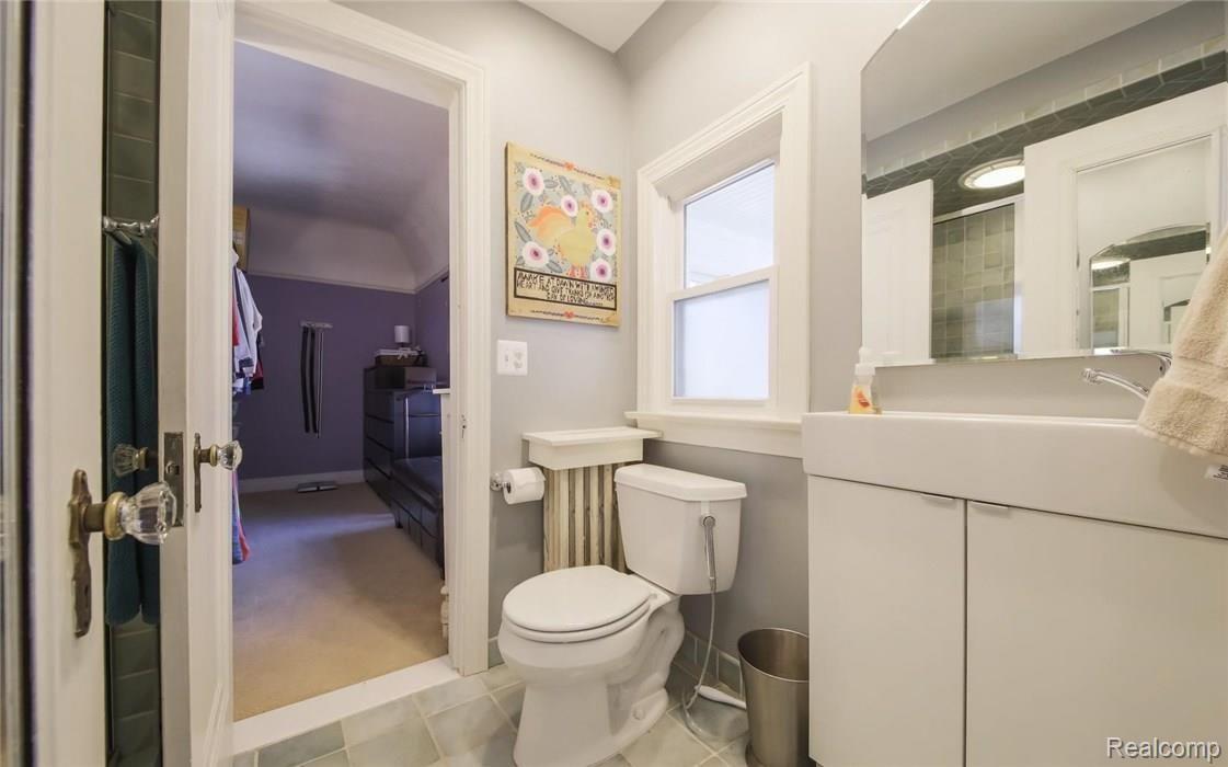776-778 Trombley Road Grosse Pointe, MI 48230 - Photo 32 of 41 Master Bath w/Walk-in Closet