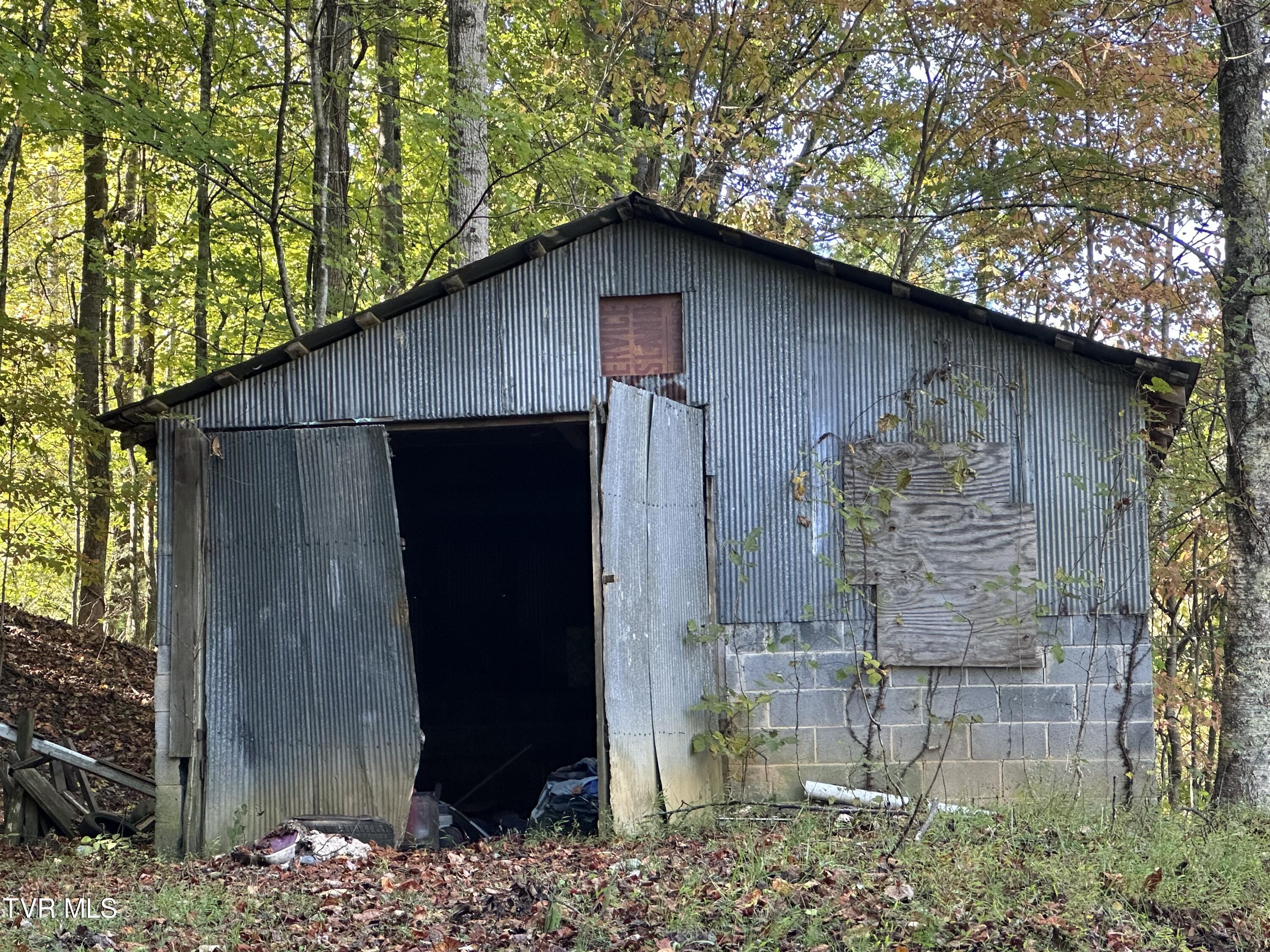 1847 Powder Branch Road Johnson City, TN 37601 - Photo 6 of 9 IMG_9151