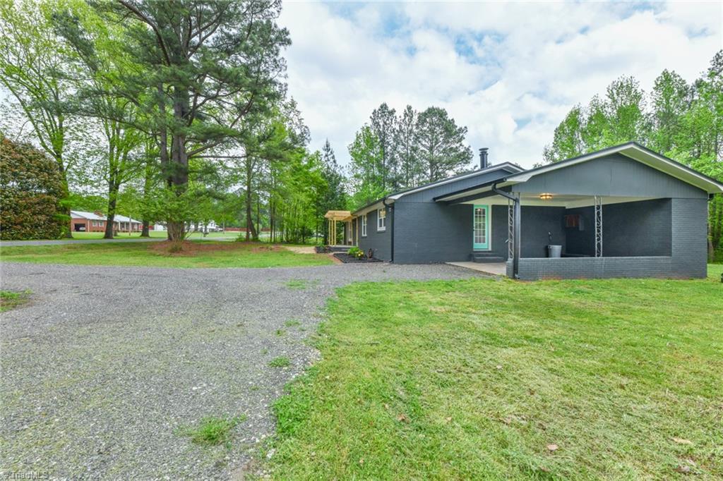 2276 Cid Road Lexington, NC 27292 - Photo 27 of 34 Driveway
