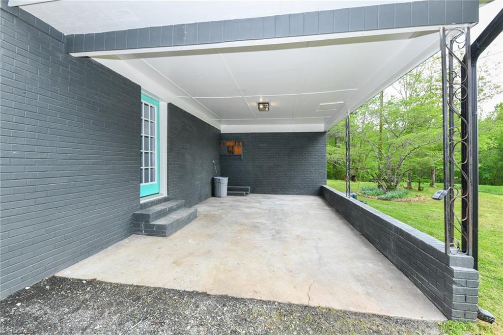 2276 Cid Road Lexington, NC 27292 - Photo 5 of 34 Car Port