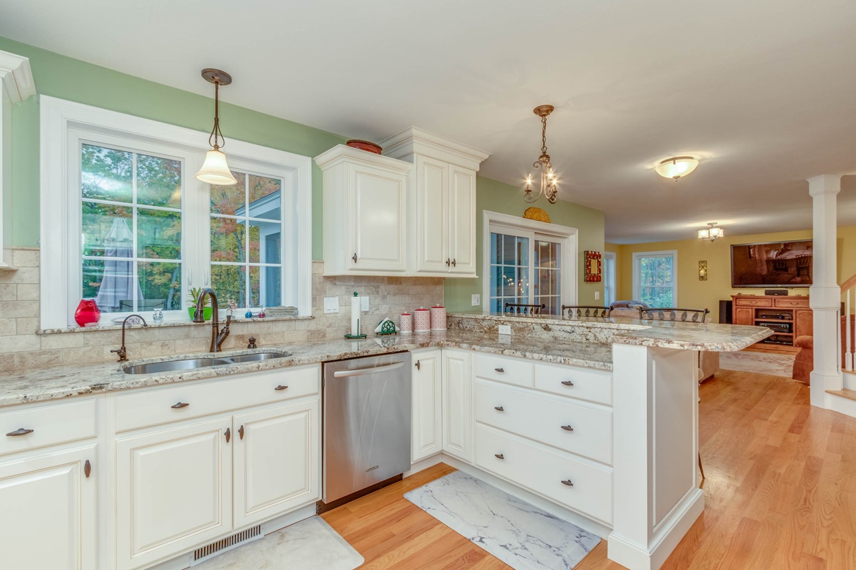 144 Peaslee Road Bow, NH 03304 - Photo 8 of 40