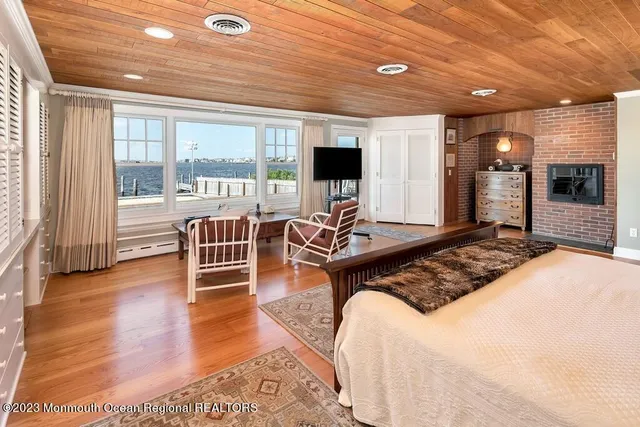 a view of room with cabinet and mirrors