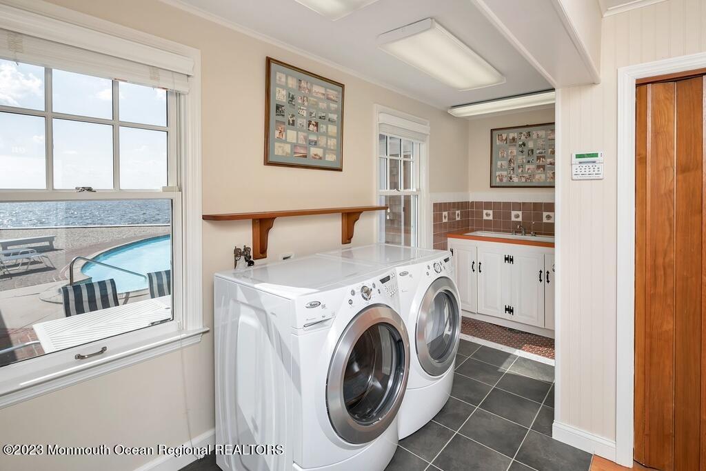 127 Curtis Point Drive Mantoloking, NJ 08738 - Photo 17 of 34 a utility room with dryer and washer