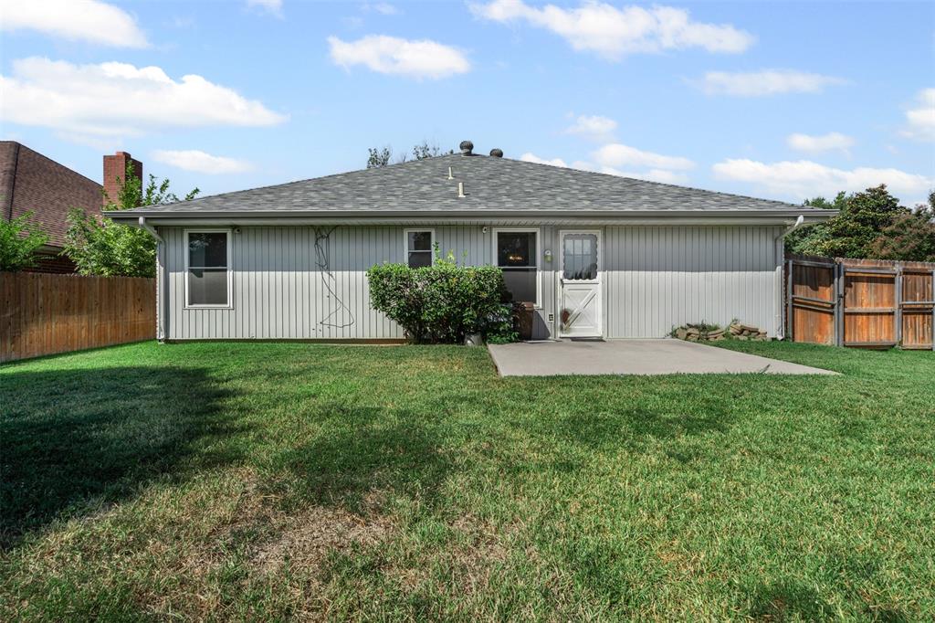 7301 Wagonwheel Road Fort Worth, TX 76133 - Photo 28 of 34 a front view of house with yard and green space