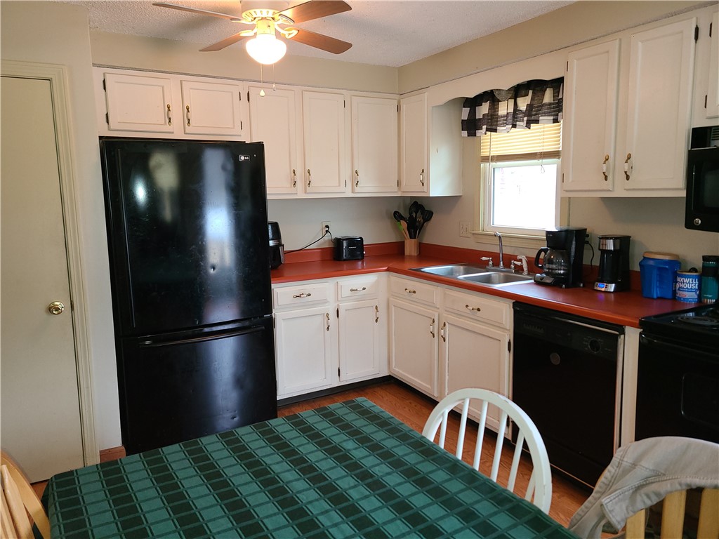 10 Smith Road Burrillville, RI 02830 - Photo 5 of 13 Accommodates seating for 6