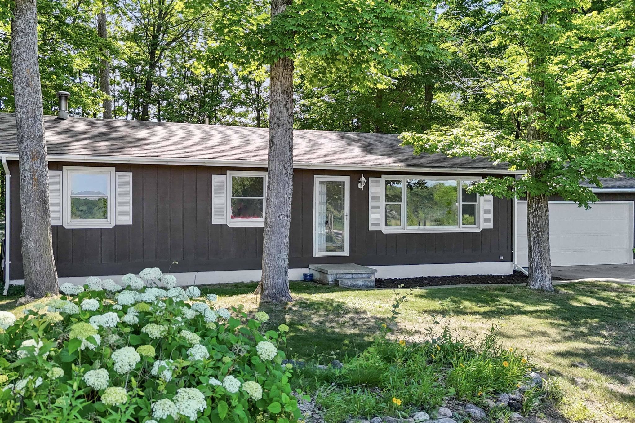 5674 Goodrick Road Traverse City, MI 49684 - Photo 1 of 24 1936335-c3c810b7-7390-465b-ae72-af30a9ee6650.JPG