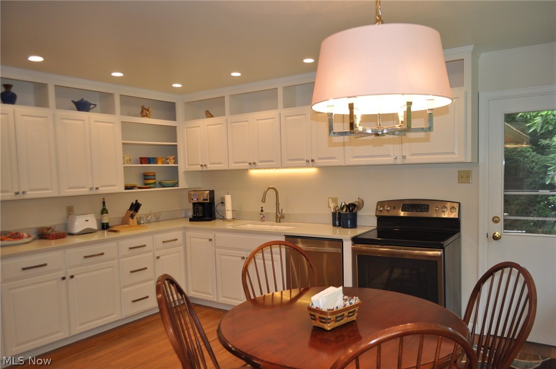3060 Dresden Road Zanesville, OH 43701 - Photo 3 of 34 Light and lovely remodeled kitchen