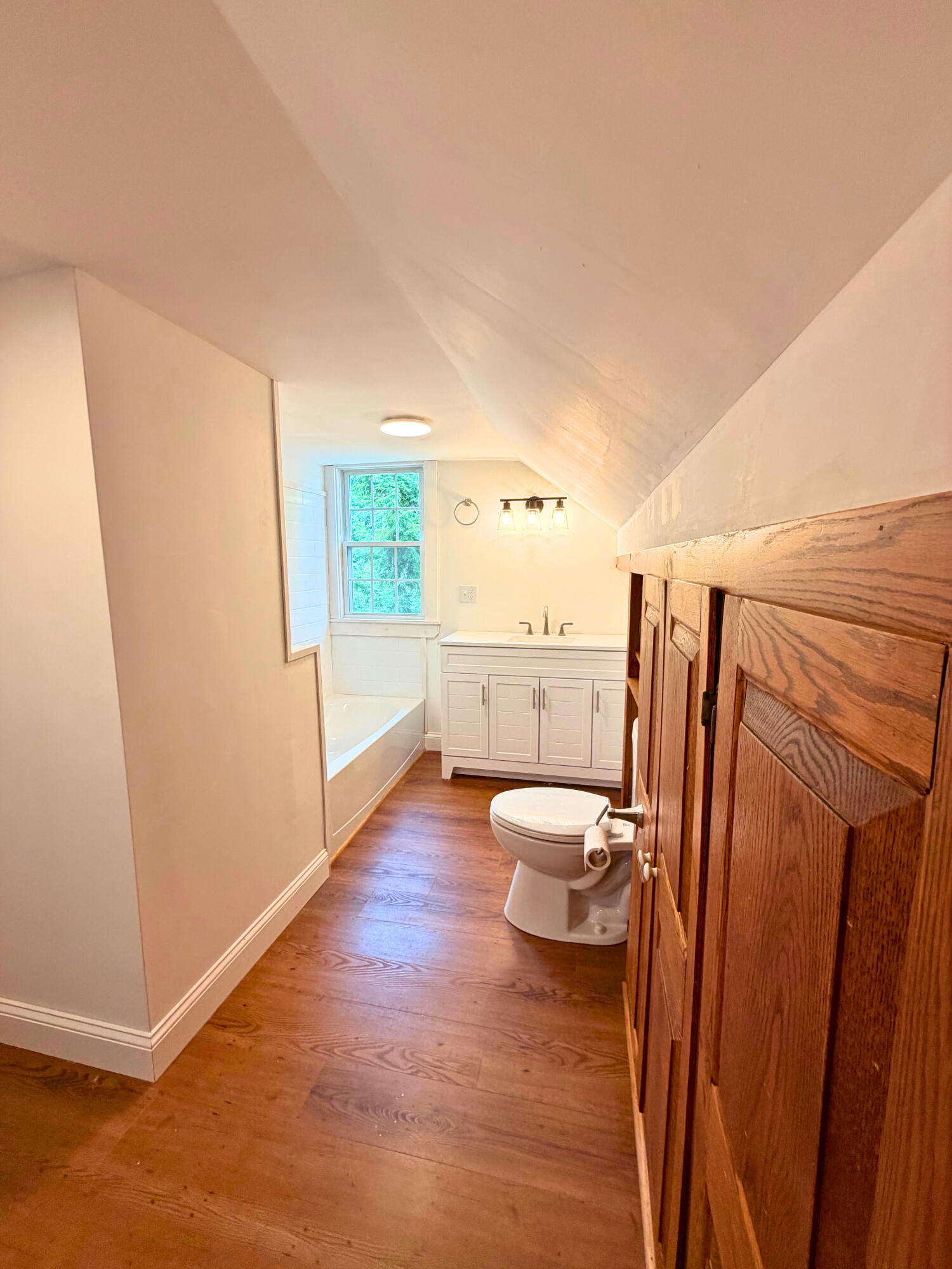 416 River Road Orrington, ME 04474 - Photo 15 of 21 Second Floor Bathroom