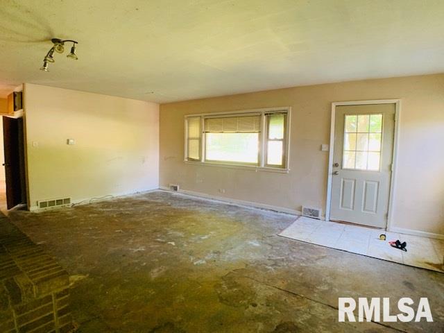 229 North Normal Street Macomb, IL 61455 - Photo 3 of 10 Gallery Image 3