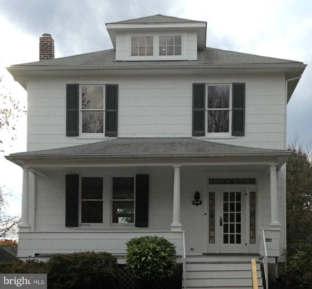 646 Orpington Road Baltimore, MD 21229 - Photo 1 of 30 front view of a house