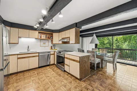 $555,000 | 930 Alpine Drive, Unit PP2, Fontana, WI 53125