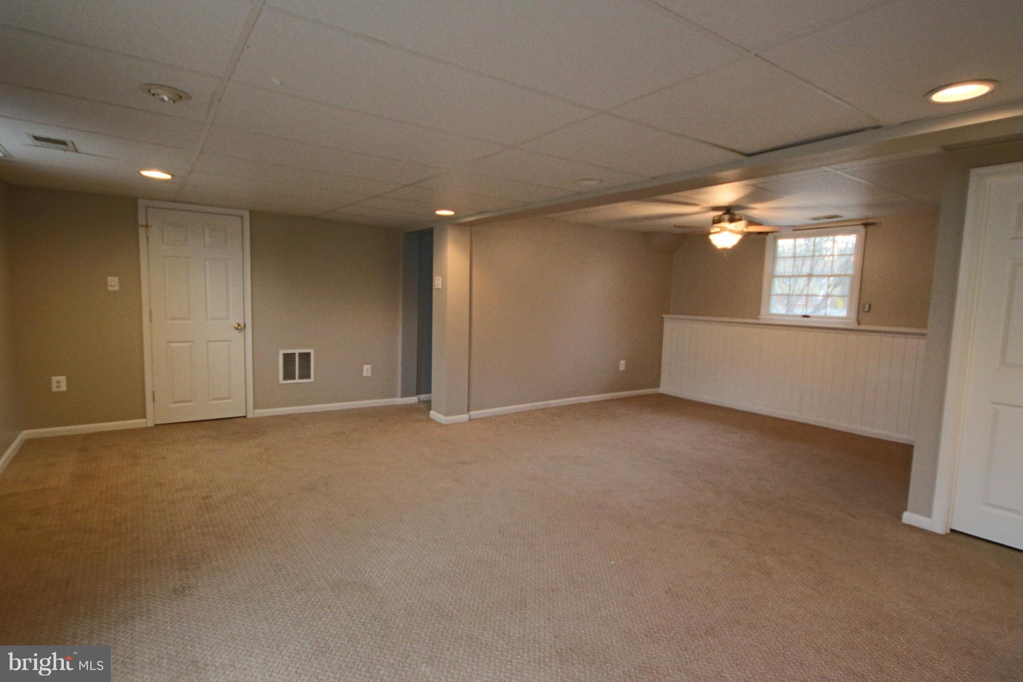 1586 Long Point Road Pasadena, MD 21122 - Photo 16 of 23 Family Room