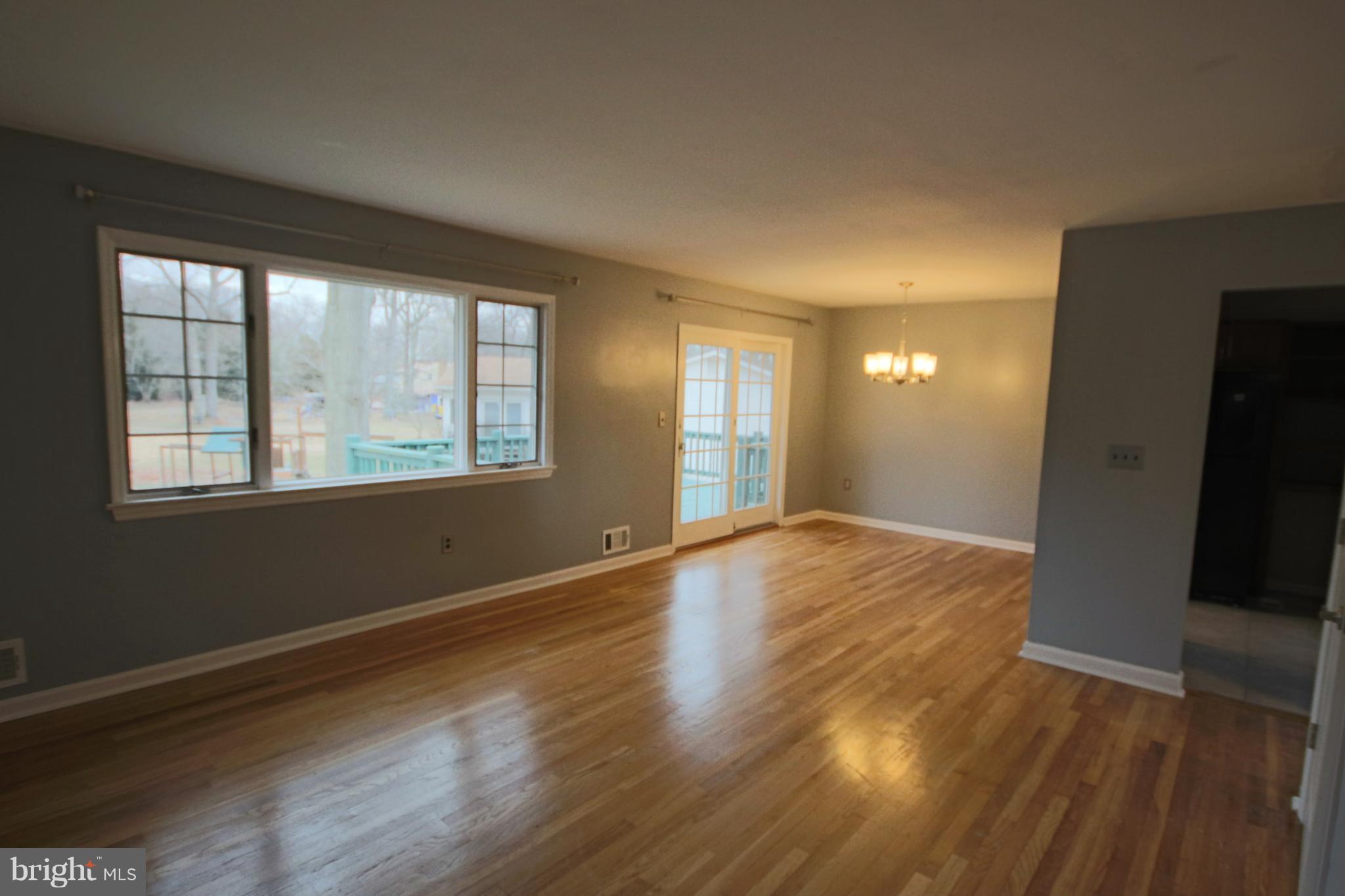 1586 Long Point Road Pasadena, MD 21122 - Photo 8 of 23 Living Room