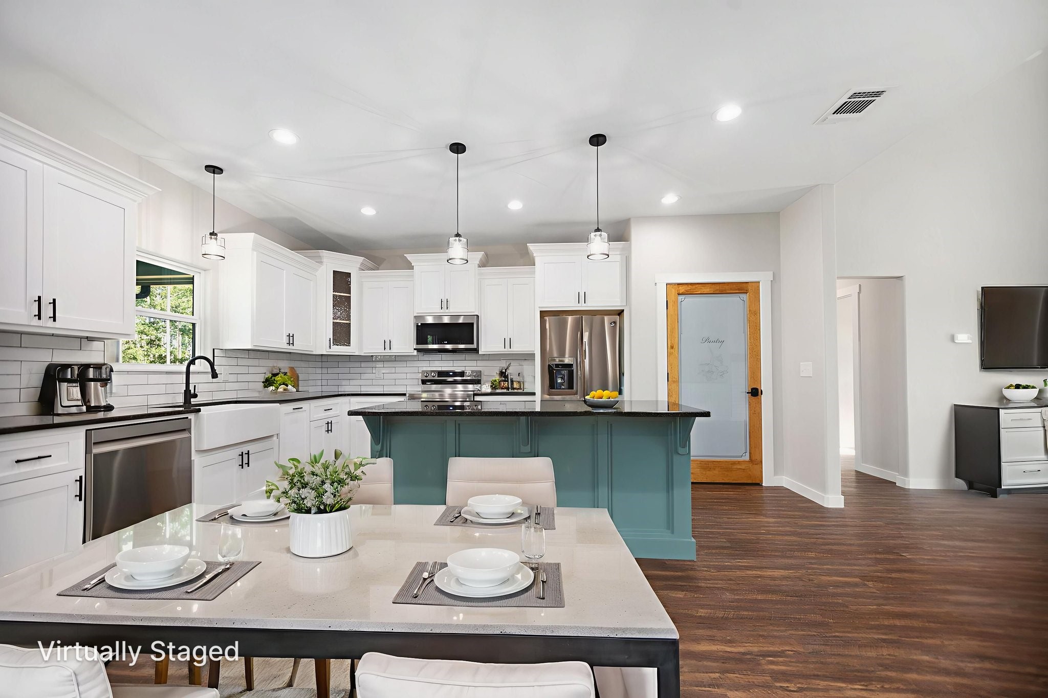 1575 Fm 844 Huntington, TX 75949 - Photo 14 of 40 a kitchen with a table and chairs in it