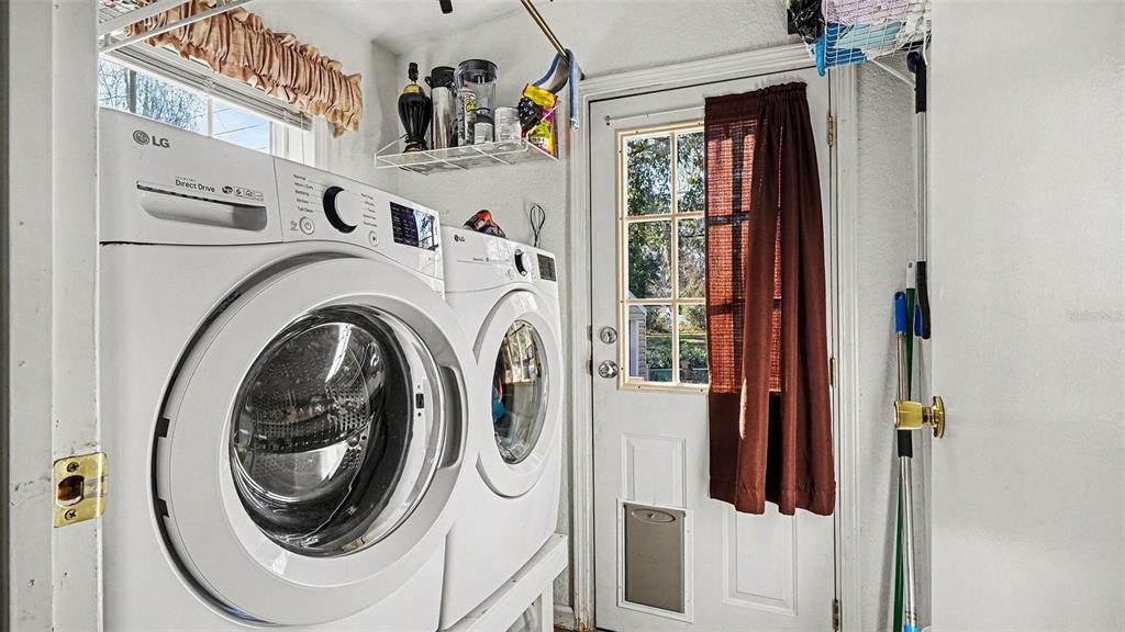 6300 East Sage Street Inverness, FL 34452 - Photo 13 of 32 a utility room with dryer and washer