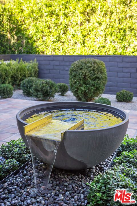 1707 Rising Glen Road Los Angeles, CA 90069 - Photo 10 of 54