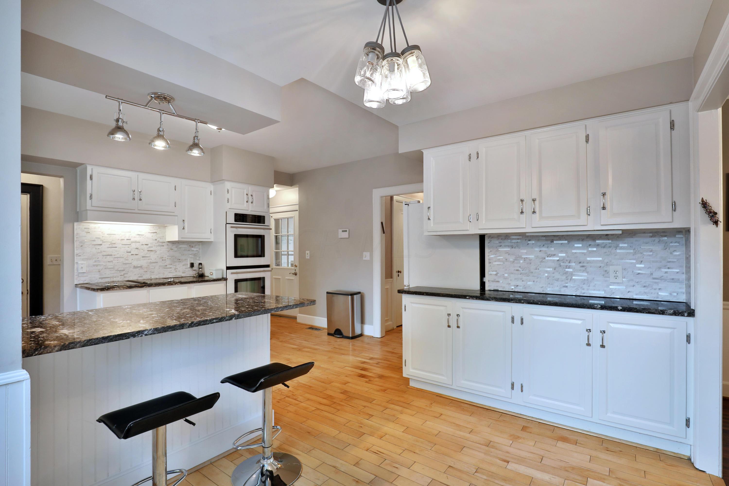 285 South Harding Road Columbus, OH 43209 - Photo 16 of 61