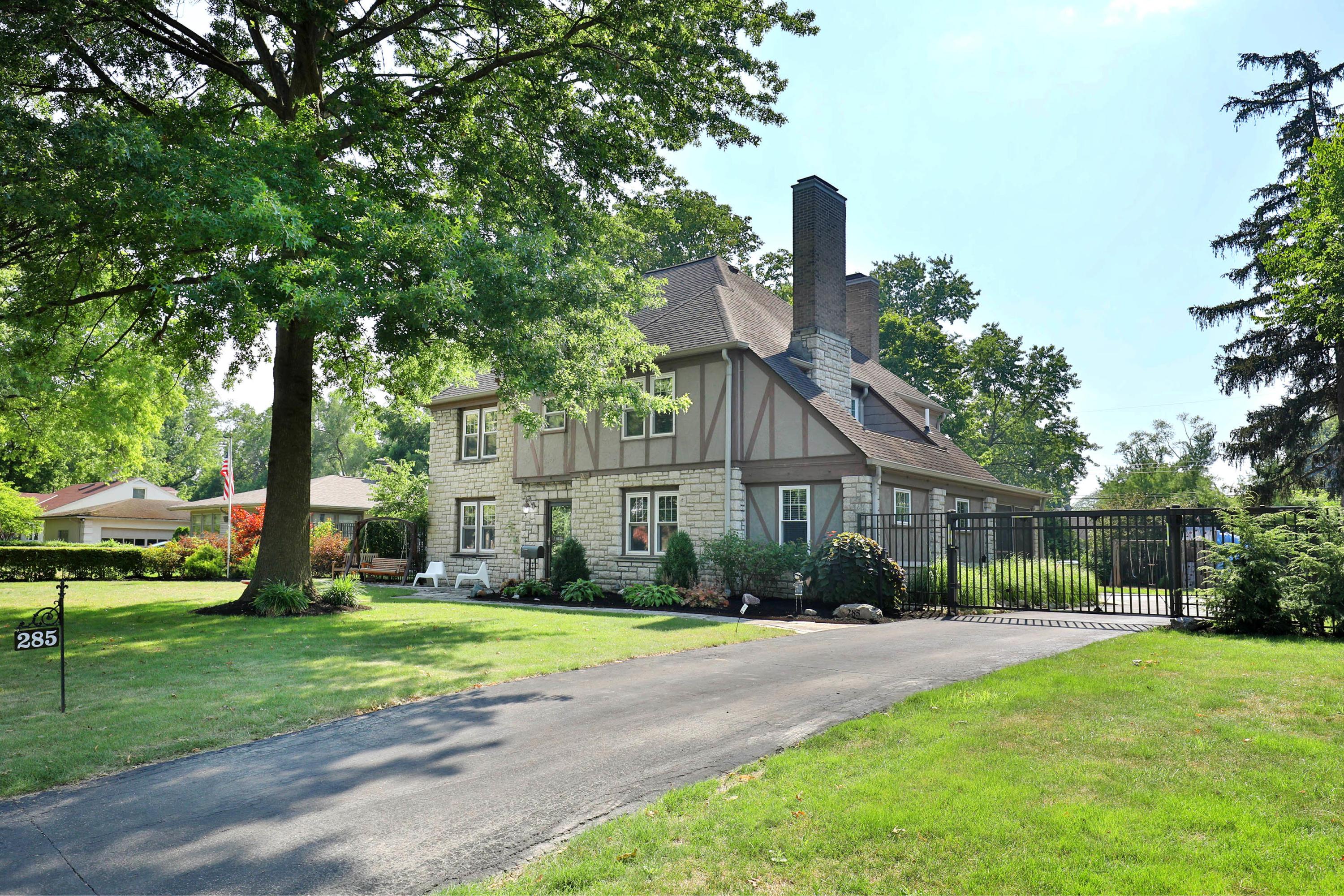 285 South Harding Road Columbus, OH 43209 - Photo 3 of 61