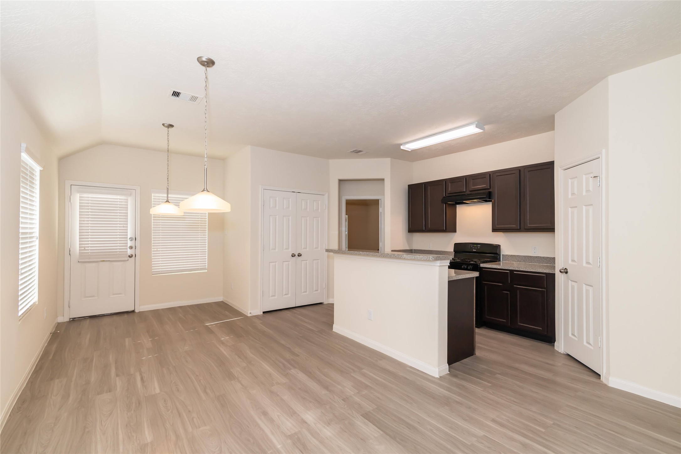 12715 Rio Brazos Street Rosharon, TX 77583 - Photo 5 of 8 Photos may be representative of the floor plan and not the exact home. Finishes, layout, and features of the actual property for lease may vary.