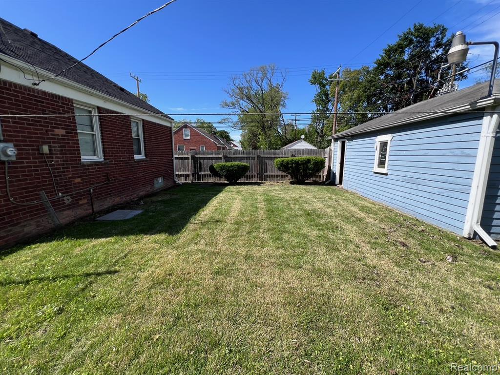 18334 Sunderland Road Detroit, MI 48219 - Photo 3 of 10