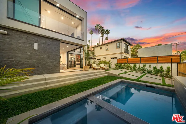 $23,000 | 200 North Doheny Drive, Beverly Hills, CA 90211