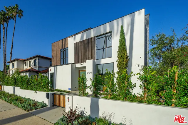 $23,000 | 200 North Doheny Drive, Beverly Hills, CA 90211