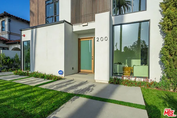 $23,000 | 200 North Doheny Drive, Beverly Hills, CA 90211