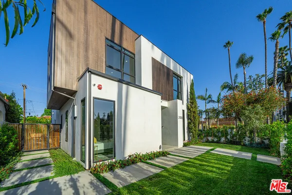 $23,000 | 200 North Doheny Drive, Beverly Hills, CA 90211