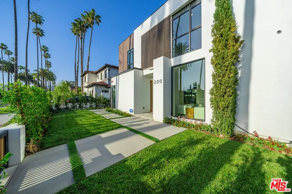 $23,000 | 200 North Doheny Drive, Beverly Hills, CA 90211
