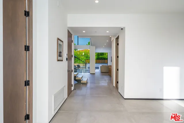 $23,000 | 200 North Doheny Drive, Beverly Hills, CA 90211