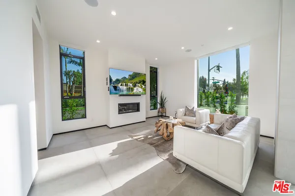 $23,000 | 200 North Doheny Drive, Beverly Hills, CA 90211