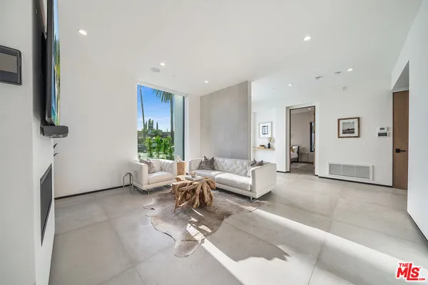 $23,000 | 200 North Doheny Drive, Beverly Hills, CA 90211